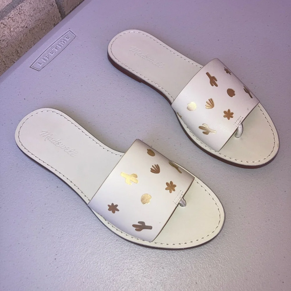 Madewell The Boardwalk Post Slide Sandal: Cactus Embossed Edition Gold Details